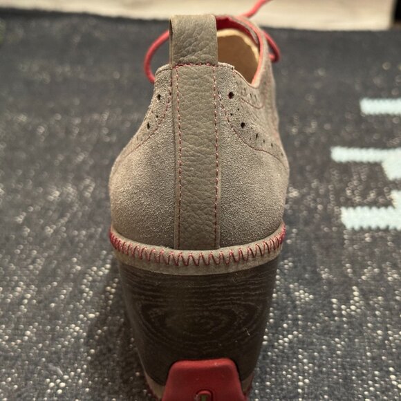 JAMBU Seattle Lace-Up Wing Tipped Heeled Oxford, Dark Charcoal/Red Accents, 9.5 - Picture 5 of 15